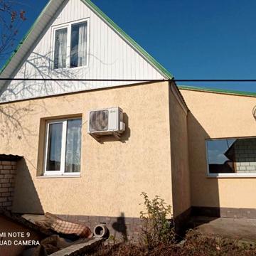 Весняна, 49