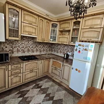Героїв Небесної Сотні просп., 18/5