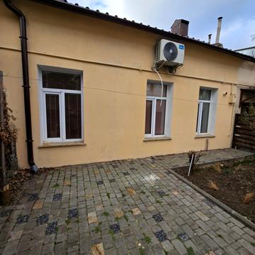 Адміральська вул., 30