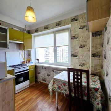 Продаж 2к квартири Русанівка, вул. Ентузіастів 31/1