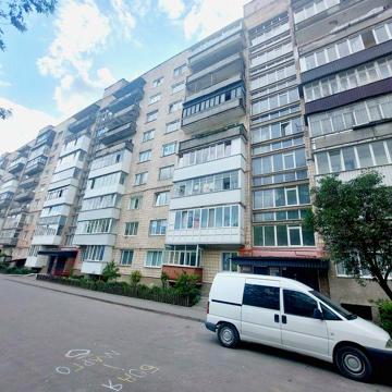 Продаж чотирьохкімнатної квартири.
