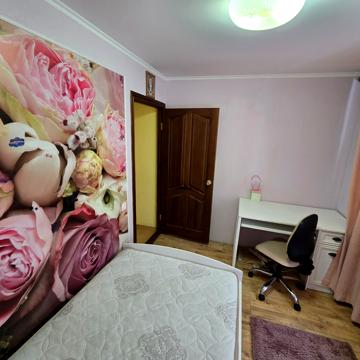 Космонавтів вул., 104а