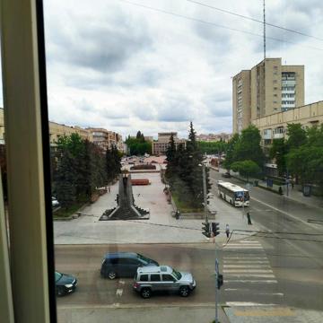 майдан Перемоги пл., 1