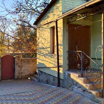 Будинок з ділянкою для комфортного життя (Покровський р-н, ХХ кв-л)