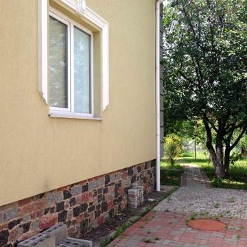 Оренда Будинку поруч з центром Бучі: 4 спальни, гараж, сауна!