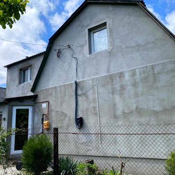 Продам двоповерховий будинок у Миргороді