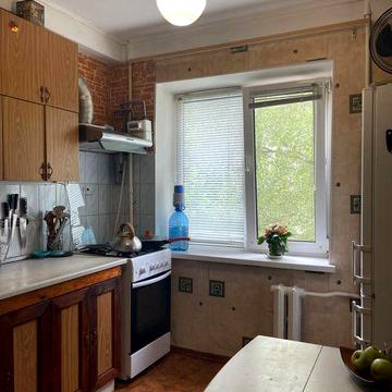 Продам 3-х кімнатну квартиру, центр міста, пр. Перемоги, 17