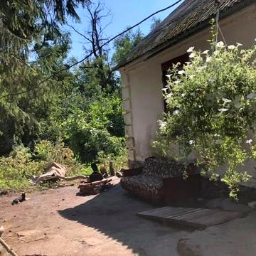 Добротний будинок з цегли для життя або туризму.