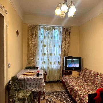 Богдана Хмельницького вул., 63