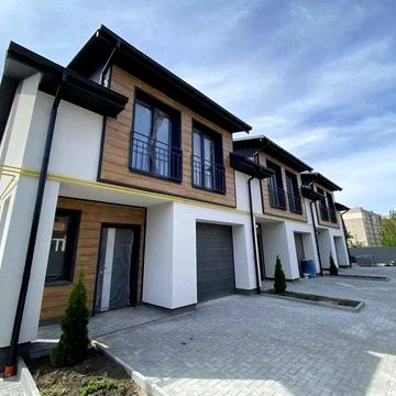 Продаж 2 поверхового будинку у самому центрі Словянки!
