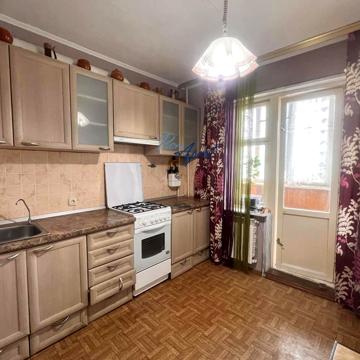 Ревуцького вул., 8