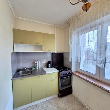 Європейського Союзу просп. (Правди), 64-Б