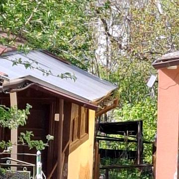 Продається старенький будинок із земельною ділянкою по вул. В.Гора 121