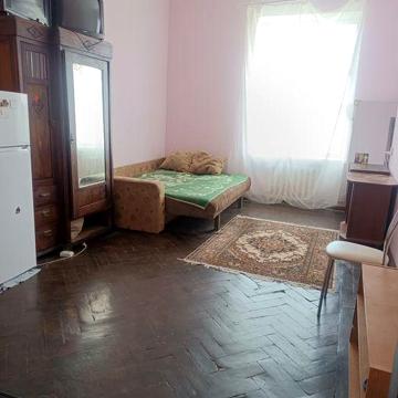 Сдам просторную гостиночку рядом метро Центральный рынок