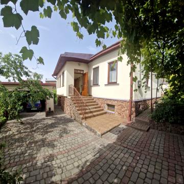 Втіха вул., 40