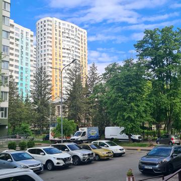 Володимира Наумовича вул. (Антонова-Овсієнка), 4