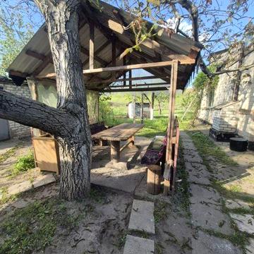 Продам кирпичный дом возле пляжа