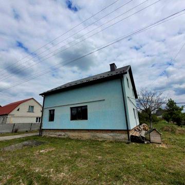 Незавершений будинок із комунікаціями