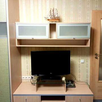 Академіка Доброхотова вул., 3