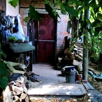 Продаж 1/2 частини будинку по Кооперативній р-н 12 школи.