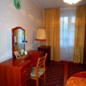 4-х к. кв. 700 річчя, р-н Депот Центр 3 пов. не кутова, на дві сторони