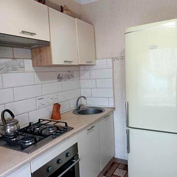Сдам свою 2 ком КВ  Александровский рай. Школьная 25. 9 этаж.
