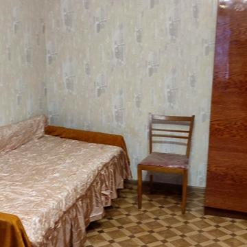 Середня вул., 23
