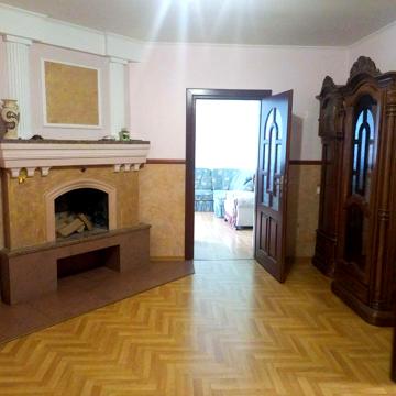 Продам чотирикімнатну квартиру м.Самбір