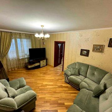 Севастопольська пл. вул. Ф. Ернста. Здається 4-х кім.кв.