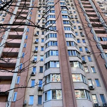 Продам 2 к вул. Миколи Голего 5 ремонт,метро