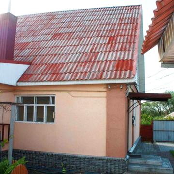 Здається пів дома з усіма зручностями.