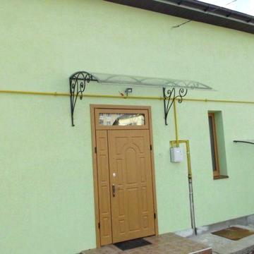 Здається трьохкімнатний котедж у центрі міста