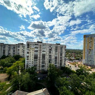 Продам 1-комнатную квартиру с косметикой возле м. Левобережная!