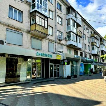 Продам 2 кім. квартиру в центрі з меблями та технікою від власника