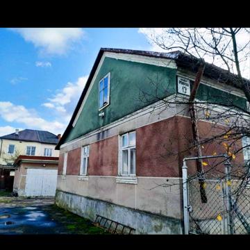 Продаж частини ( спарка)  будинку в центрі Винники Львів.