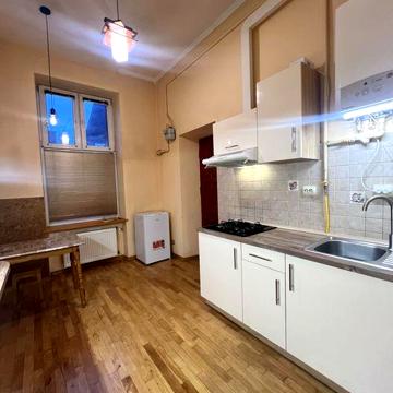 Оренда центр міста, площа Святого Теодора, 2 кім ізольовані