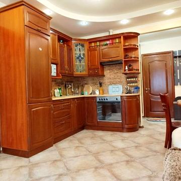 Мілютенка вул., 25