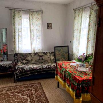 Продається будинок з присадибною ділянкою