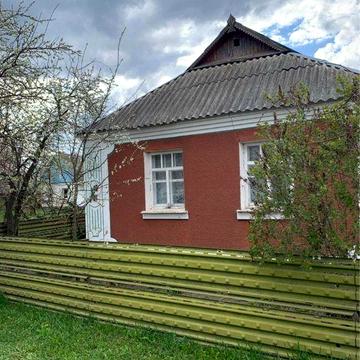 Продається будинок з присадибною ділянкою