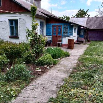 Продається будинок з ділянкою 25 соток.