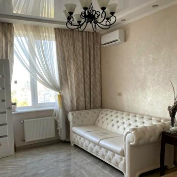 Михайлівська вул., 8