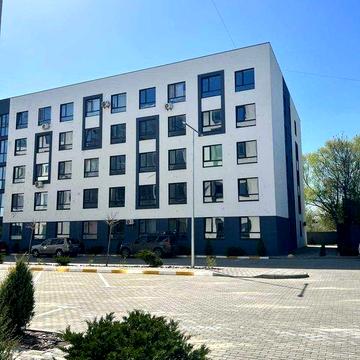 Квартира у зданому будинку навпроти парка. Газове опалення