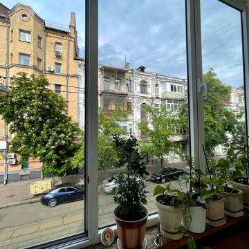 Костянтинівська вул., 37