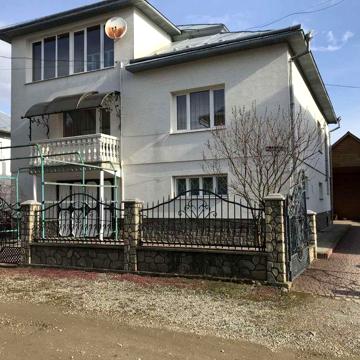Приватний будинок