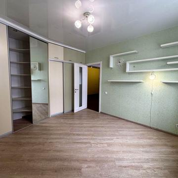 Продам 3-кімнатну студійну квартиру , 80м2