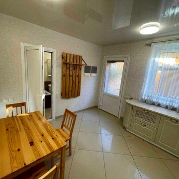 1-кімнатна квартира в приватному секторі біля метро Осокорки/Славутич