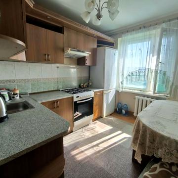 Авраама Лінкольна вул., 45
