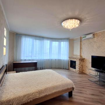 Митрополита Андрея Шептицького вул. (Анатолія Луначарського), 10