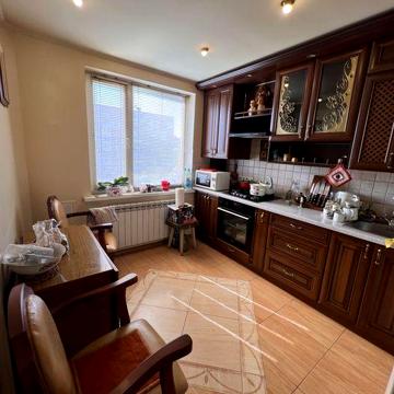 Продам трикімнатну квартиру з ремонтом в центрі Кременчука