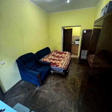 Володимира Винниченка вул. (), 1